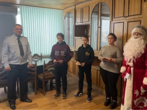 В Шатках полицейские вручили юным жителям Шатковского округа паспорта