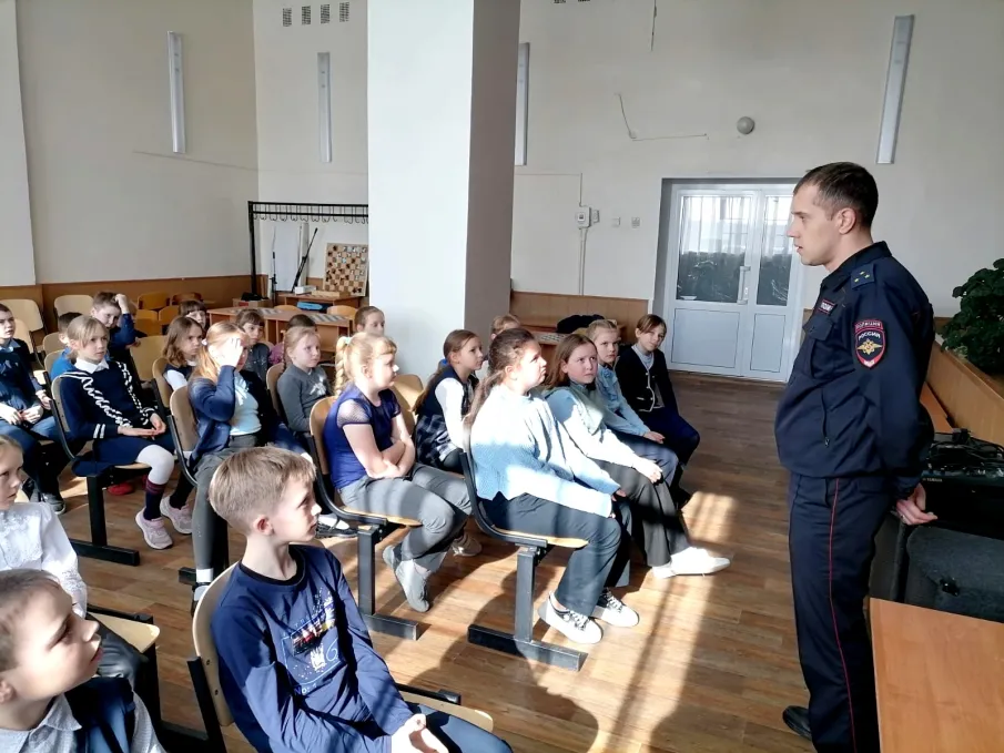 В Шатках госавтоинспекторы провели профилактическое мероприятие в школе